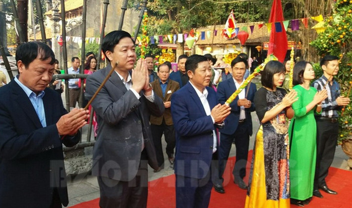 Incense offered to open Con Son – Kiep Bac Spring Festival